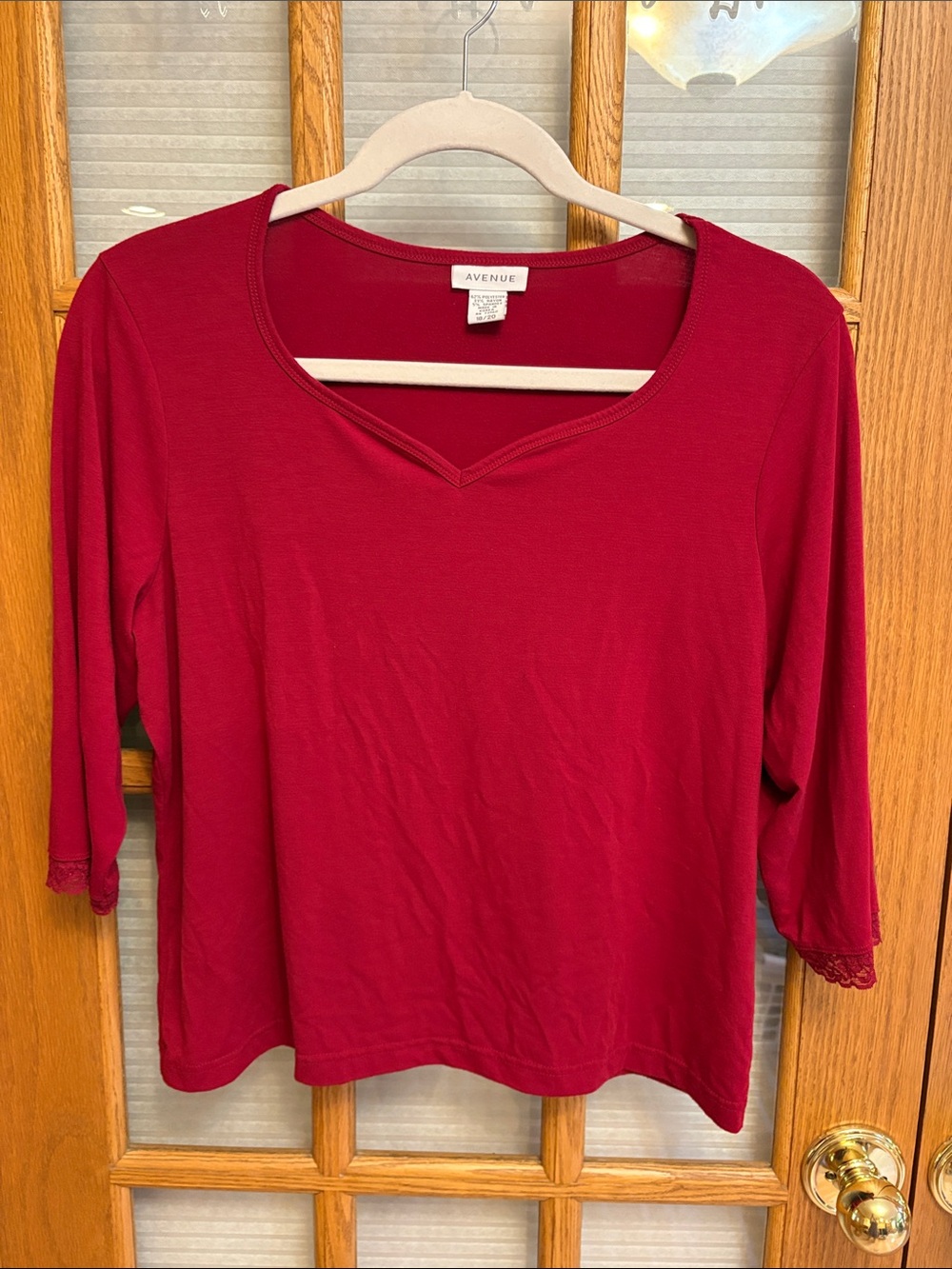 EUC Avenue V-Neck 3/4 Sleeve Top with Lace Cuff